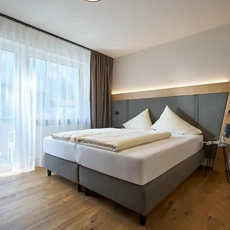 Stern Otel 3*