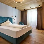 Stern 3*