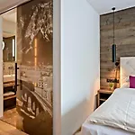 Stern Hotel